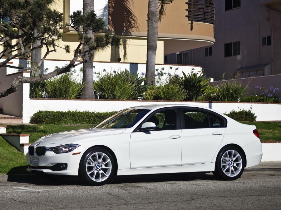  BMW 320i Sedan 2013 года  (US) (фото 14 из 16)